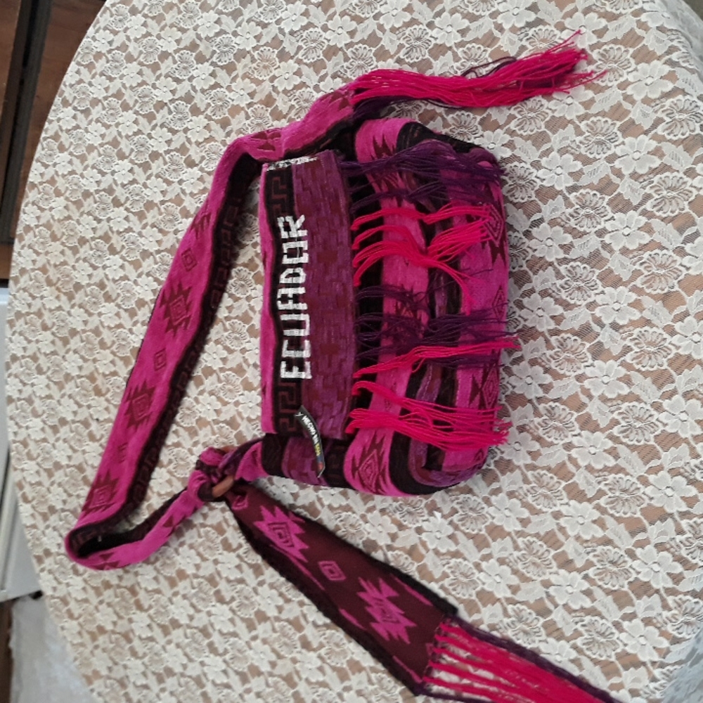 Nwt Ecuador over-the-shoulder bag